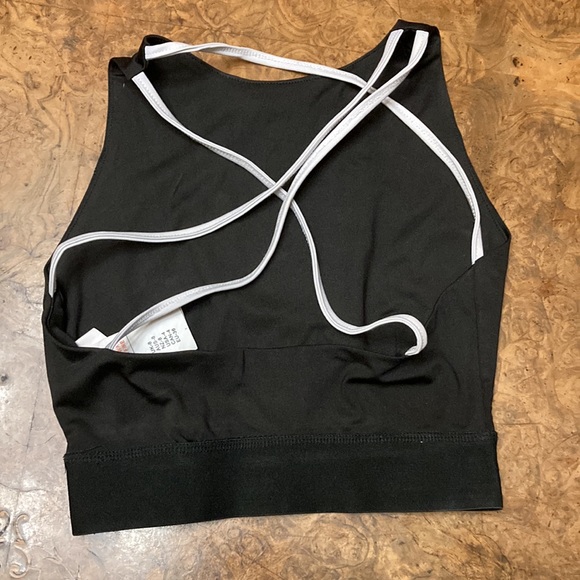 Boohoo Strappy Crop Top - Picture 2 of 6